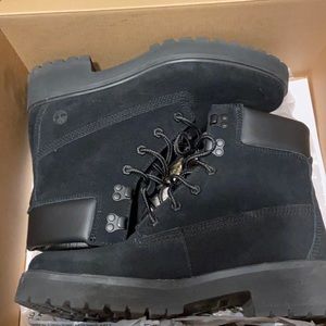 Black timberland boots